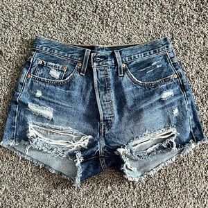 Woman’s Levi 501 Jean shorts high rise size 29